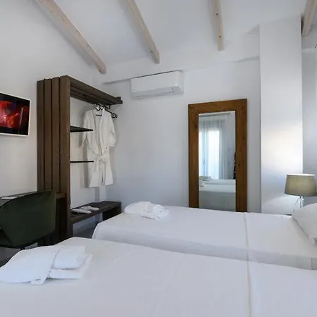 Moments Apartment D2 Walking Distance From The Beach And Sea!